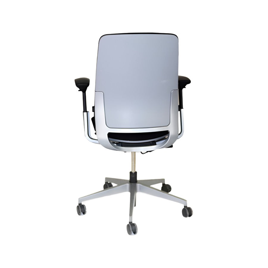 <tc>Steelcase</tc>Silla de oficina Amia con estructura plateada - Reacondicionada