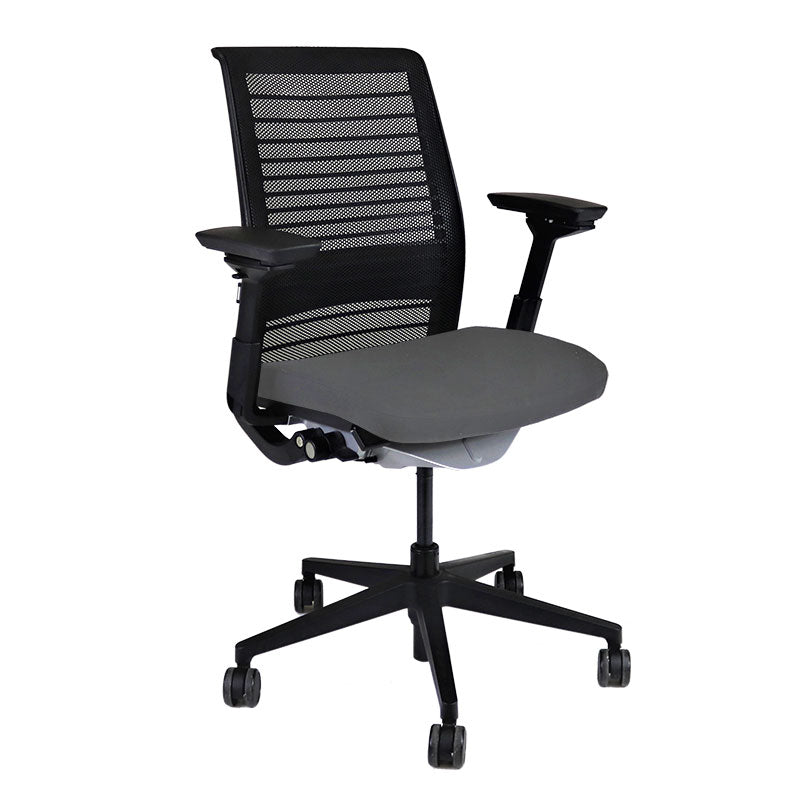 <tc>Steelcase</tc>: <tc>Think V2</tc> Silla de oficina con respaldo de malla - Reacondicionada