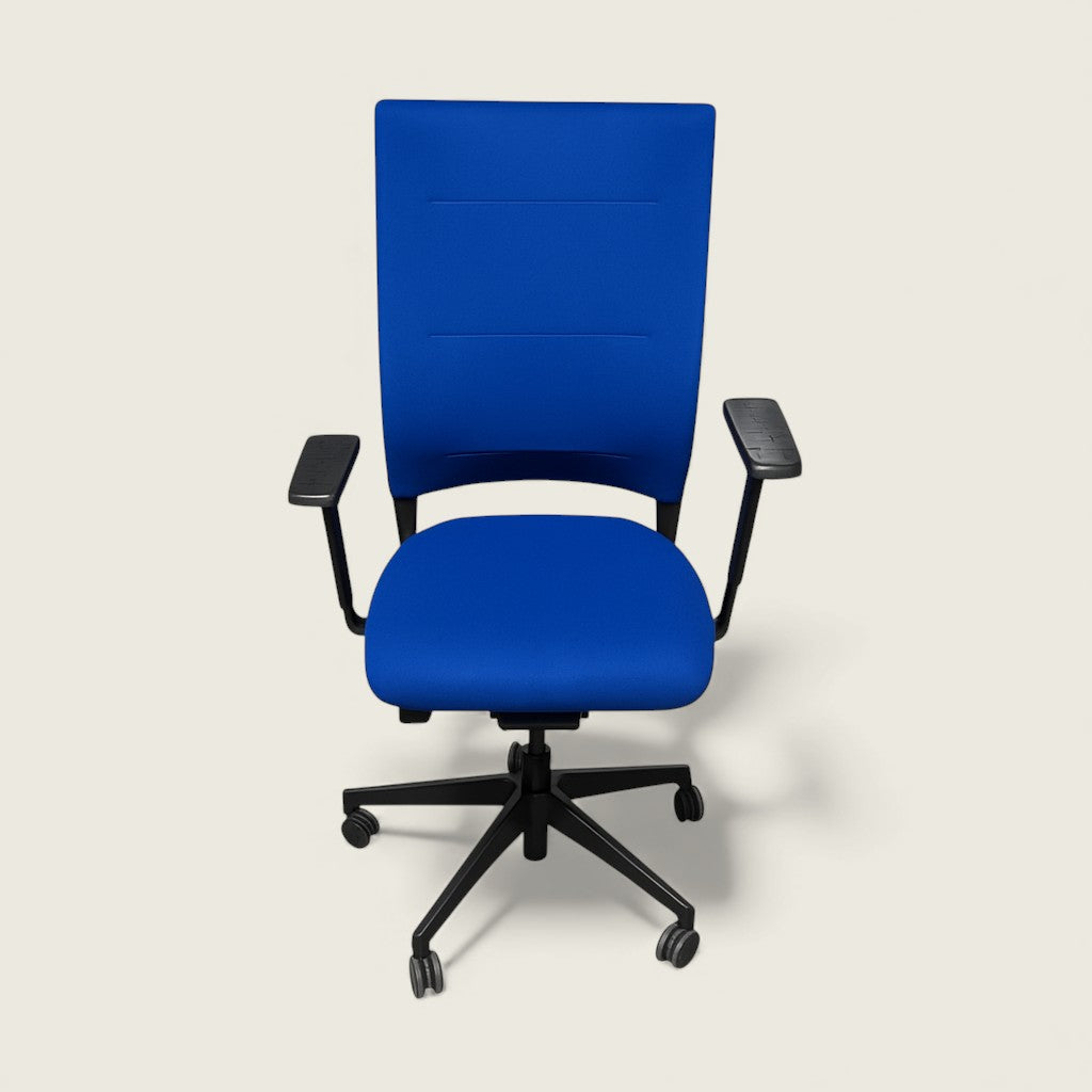 <tc>Sedus</tc>: <tc>Netwin</tc> Silla NW-100 con respaldo de malla en tela azul - Reacondicionada