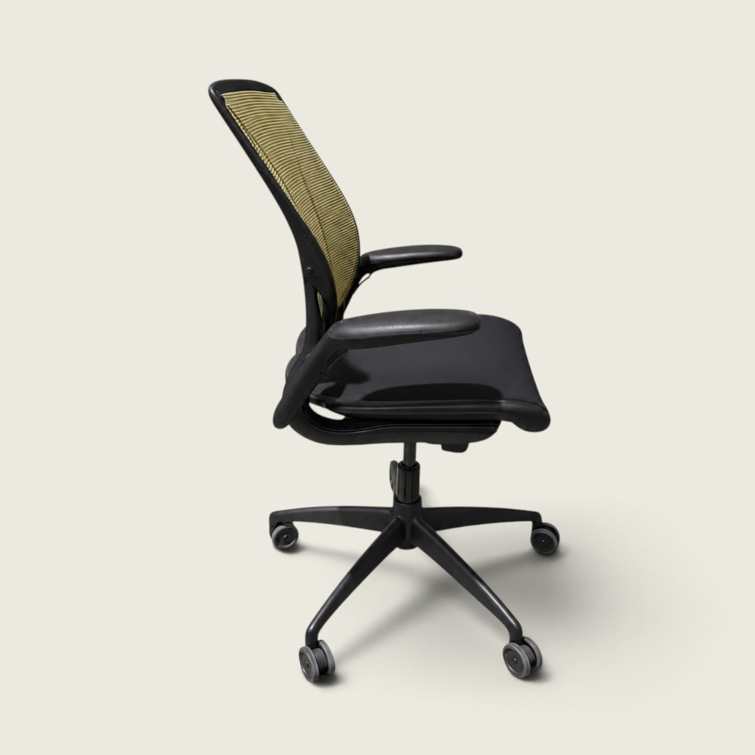 <tc>Humanscale</tc>: <tc>Diffrient World</tc> Silla de oficina de malla verde - Restaurada