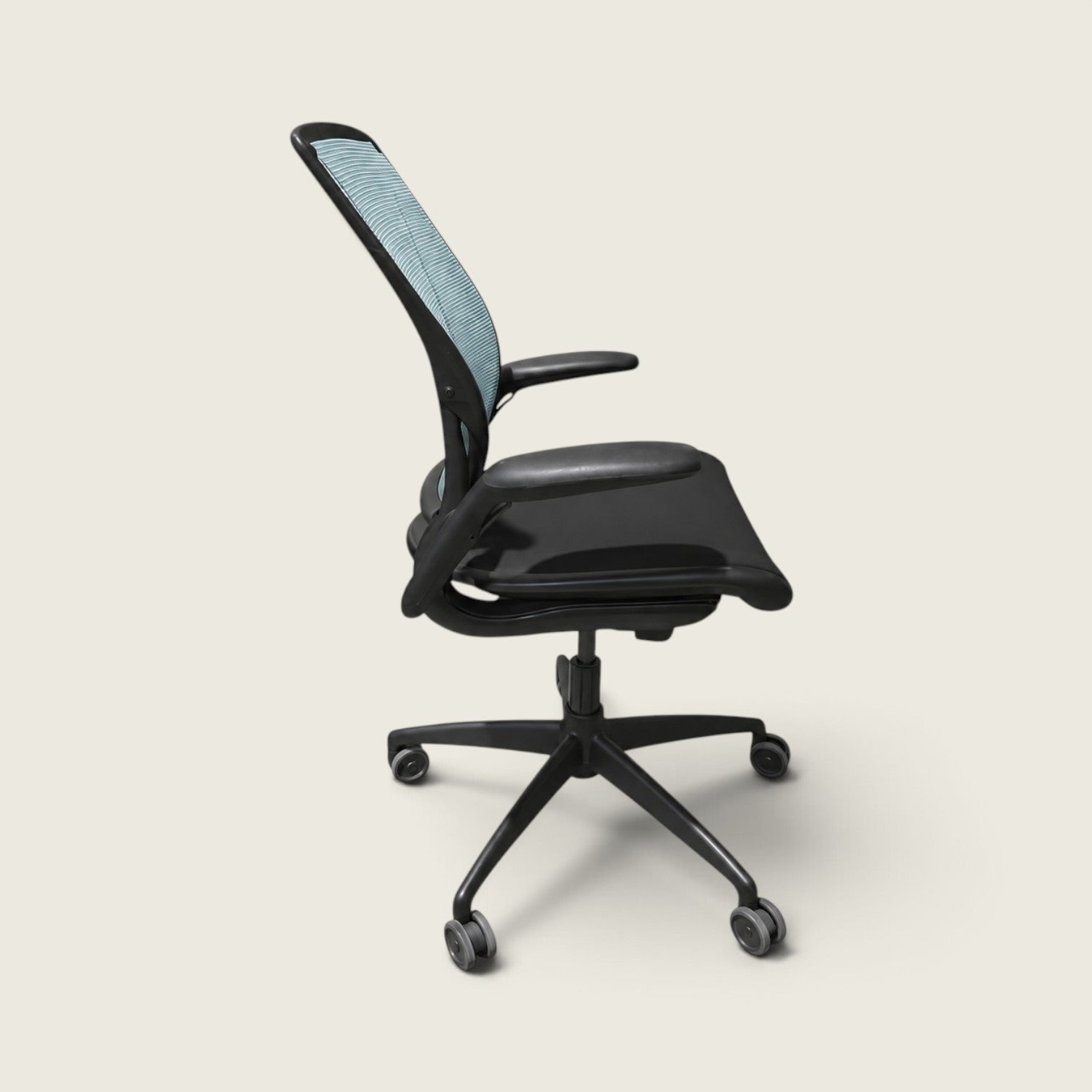 <tc>Humanscale</tc>: <tc>Diffrient World</tc> Silla de oficina de malla verde - Restaurada