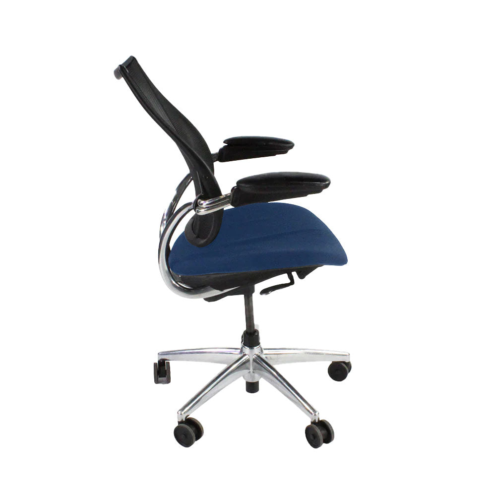 Humanscale: Silla operativa Liberty en tela azul/estructura de aluminio - Reacondicionada