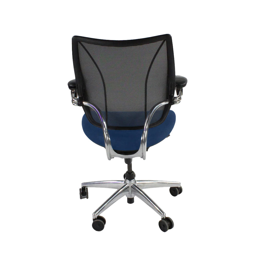 Humanscale: Silla operativa Liberty en tela azul/estructura de aluminio - Reacondicionada