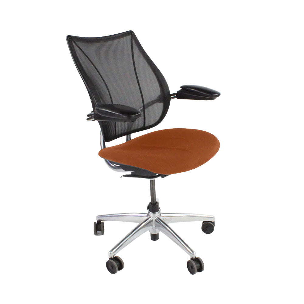 Humanscale: Silla operativa Liberty en cuero color canela/estructura de aluminio - Reacondicionada