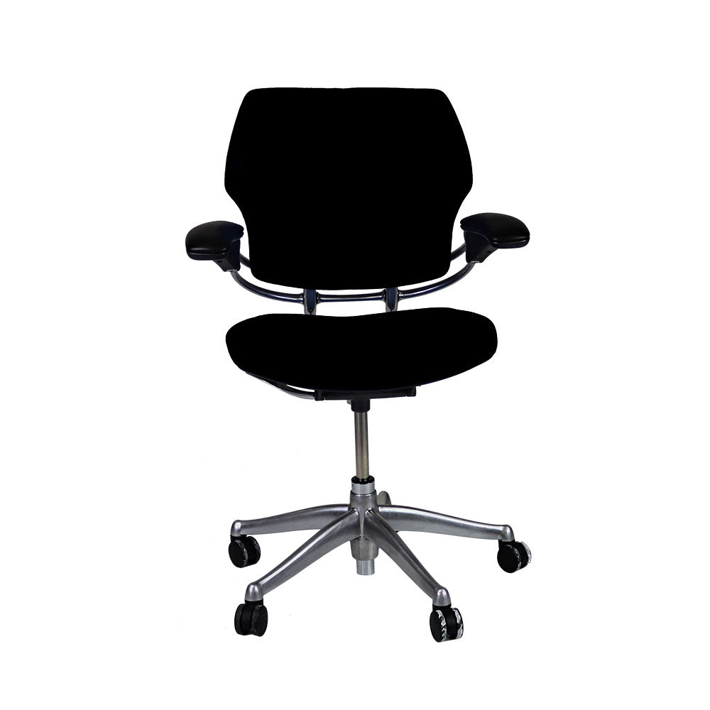 Humanscale: Silla operativa Freedom con estructura de aluminio en tela negra - Reacondicionada