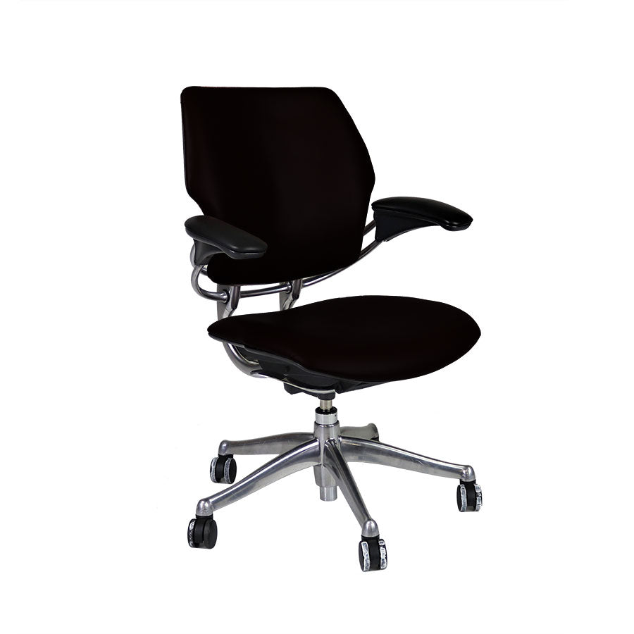 Humanscale: Silla operativa Freedom con estructura de aluminio en cuero negro - Reacondicionada