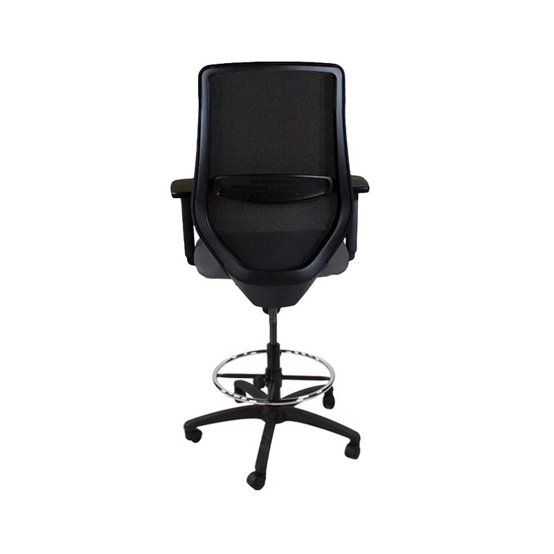 The Office Crowd: Silla Scudo Draftsman de tela gris - Reacondicionada