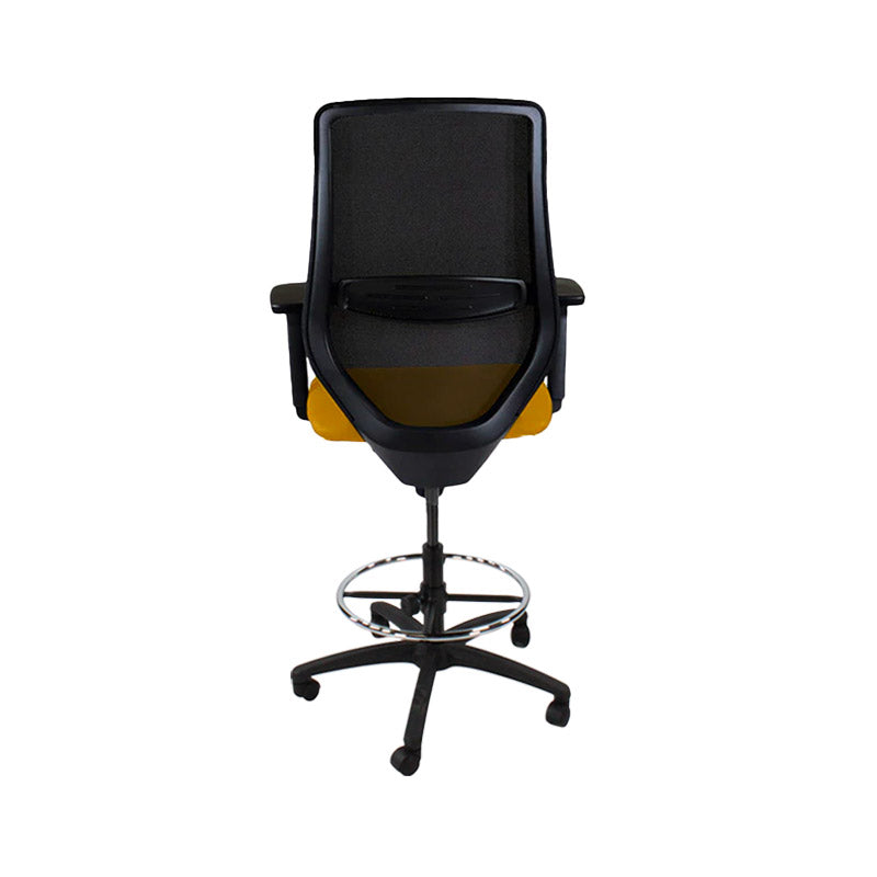 The Office Crowd: Silla Scudo Draftsman de tela amarilla - Reacondicionada