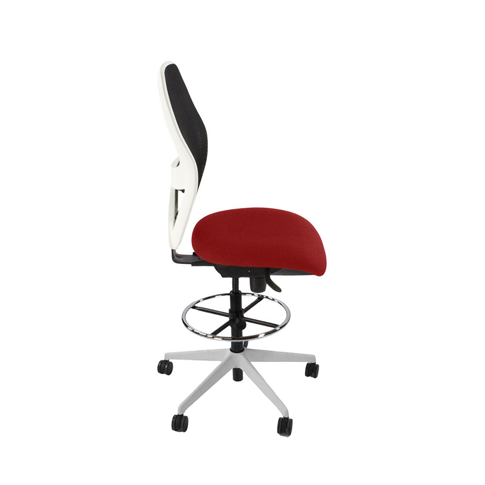 Ahrend: Silla de Dibujante Tipo 160 Sin Brazos en Tela Roja - Base Blanca - Reacondicionada