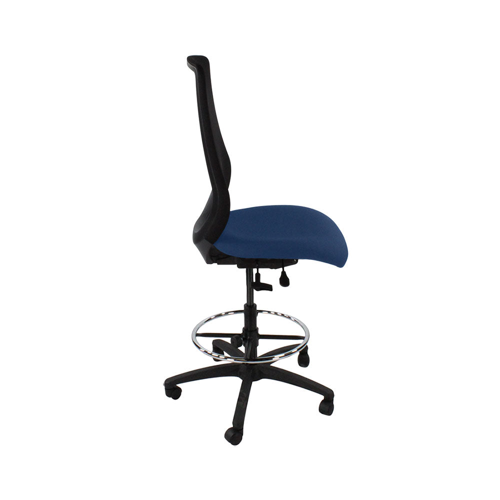 The Office Crowd: Silla Scudo Draftsman sin brazos en tela azul - Reacondicionado