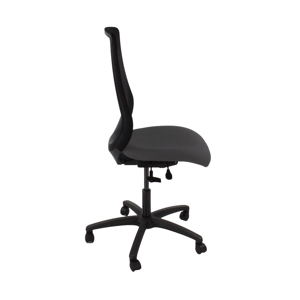 The Office Crowd: Silla operativa Scudo con asiento de tela gris sin brazos - Reacondicionada