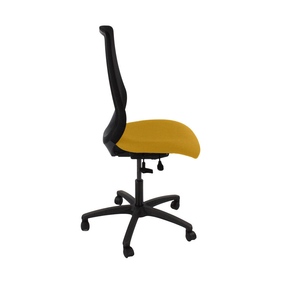 The Office Crowd: Silla operativa Scudo con asiento de tela amarilla sin brazos - Reacondicionada
