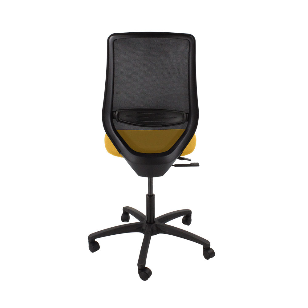 The Office Crowd: Silla operativa Scudo con asiento de tela amarilla sin brazos - Reacondicionada