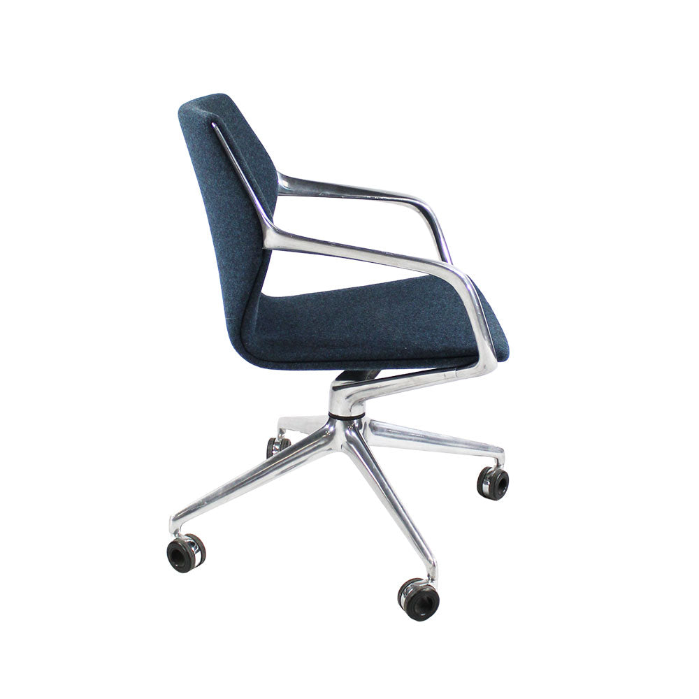 Brunner: Silla giratoria Ray 9232 en tela azul - Reacondicionado