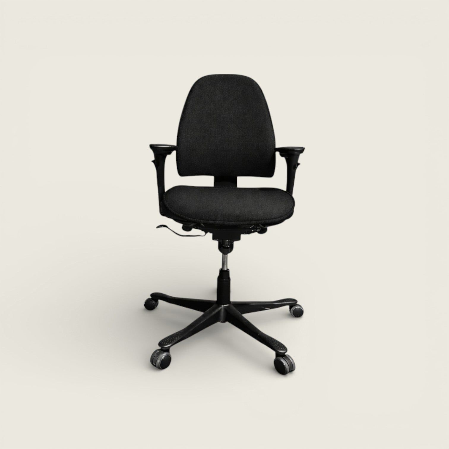 Kinnarps: Black Secretarial Chair - Refurbished