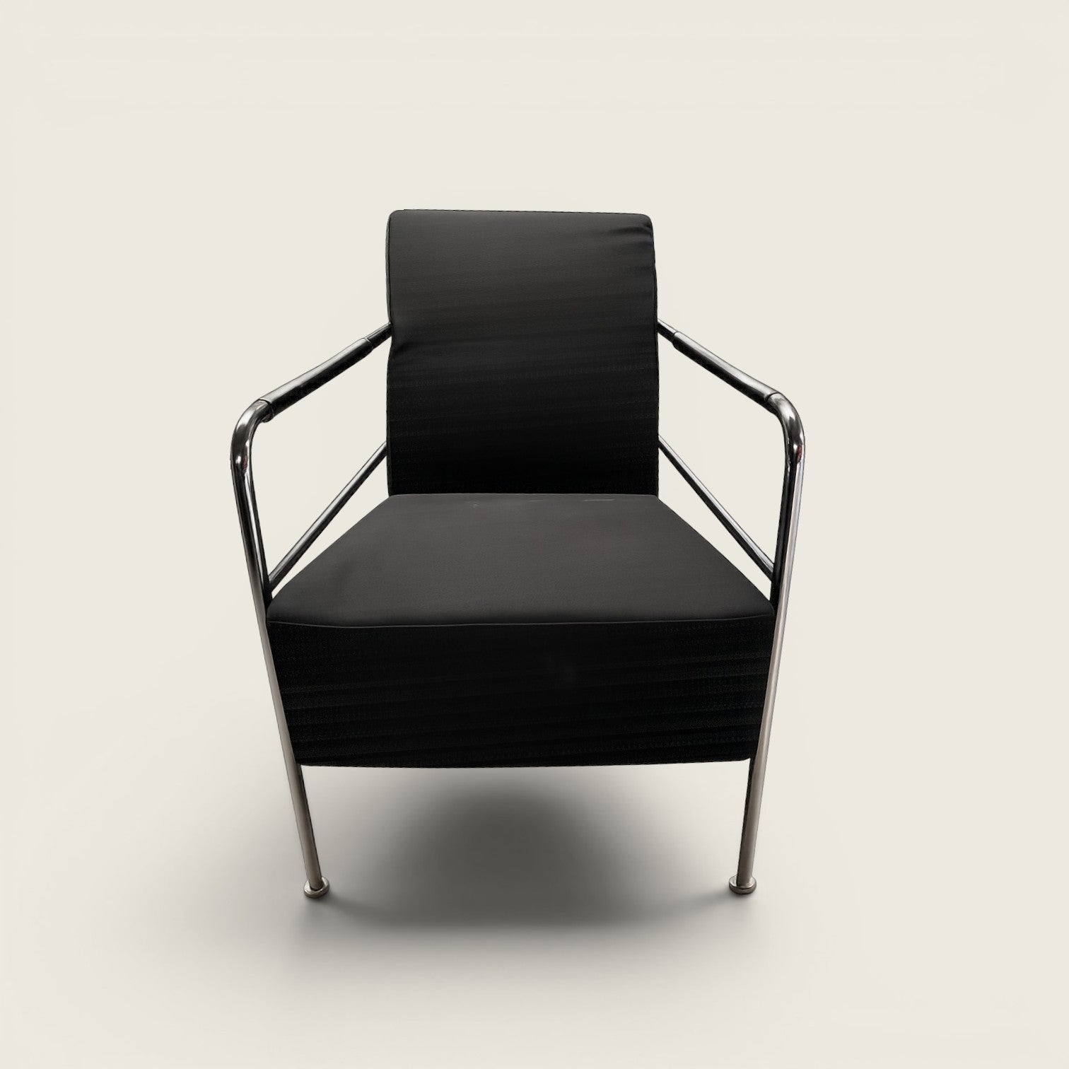 Lammhults: Sillón en negro - Reacondicionado