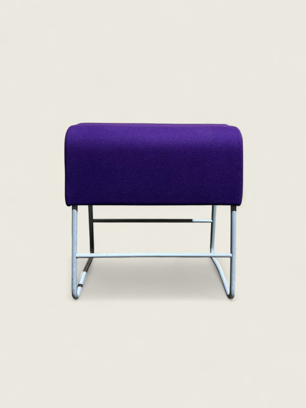 <tc>Materia</tc>: Taburete otomano - Reacondicionado