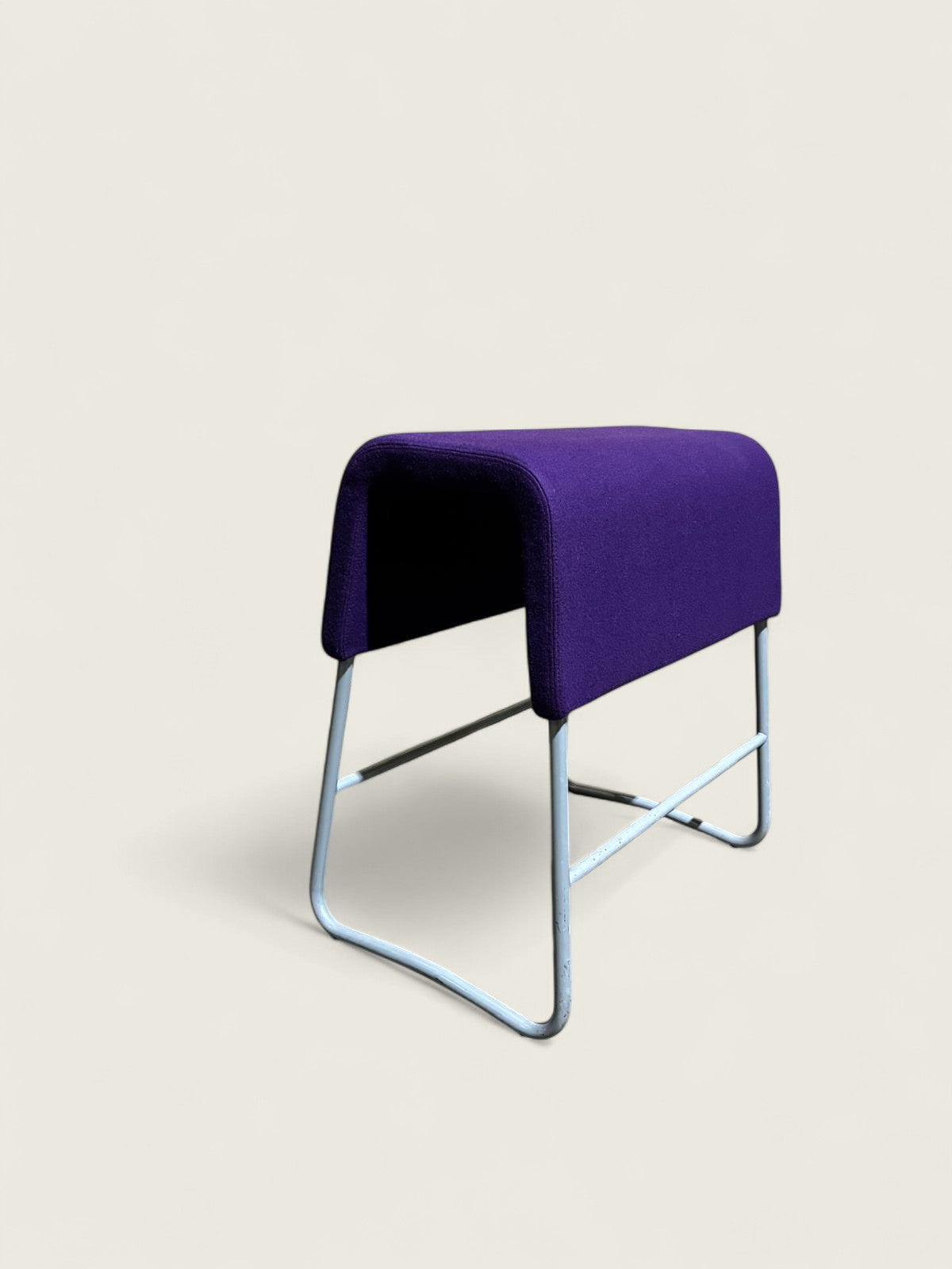 <tc>Materia</tc>: Taburete otomano - Reacondicionado