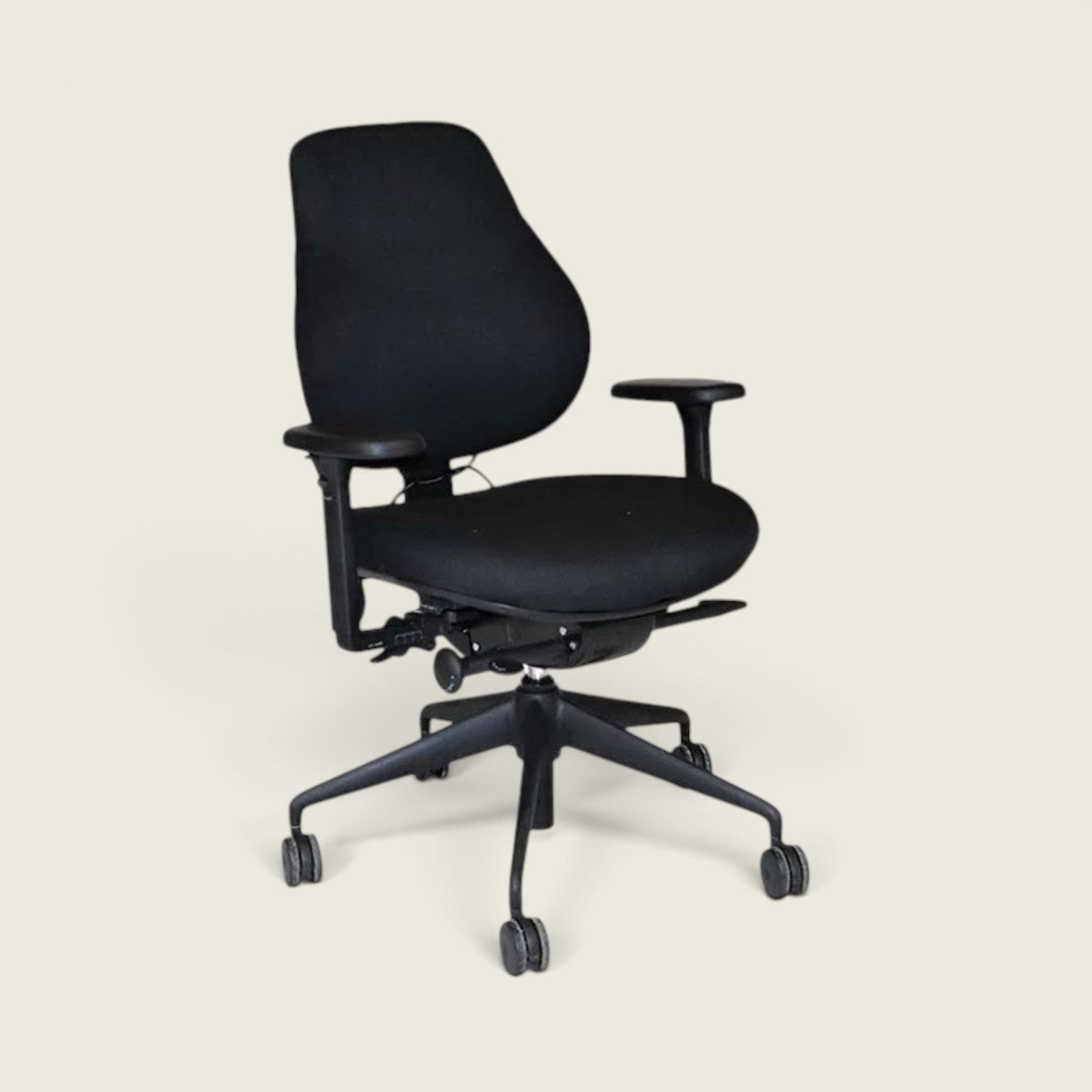 <tc>OrangeBox</tc>Silla de oficina Flo en tela negra - Restaurada