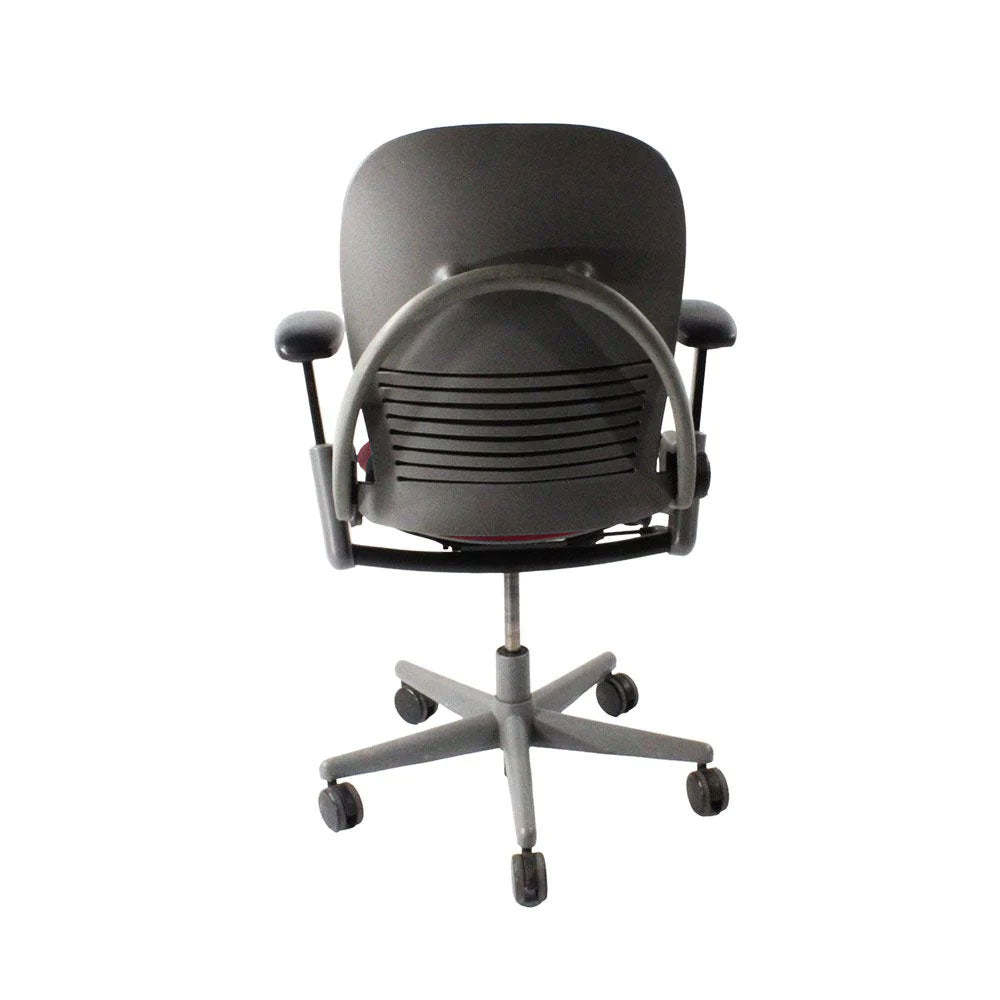 Steelcase: Silla de oficina Leap V1 - Estructura gris/cuero burdeos - Reacondicionada