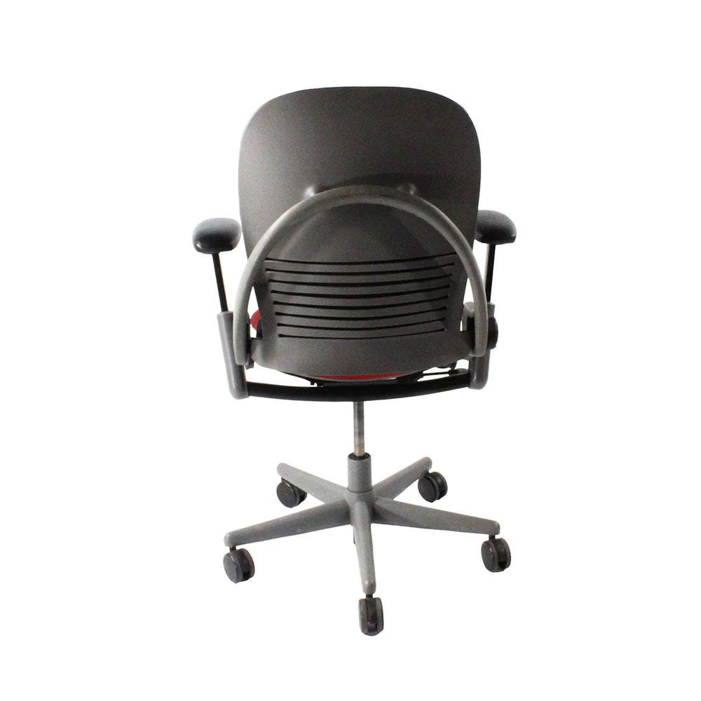 Steelcase: Silla de oficina Leap V1 - Estructura gris/tela roja - Reacondicionada