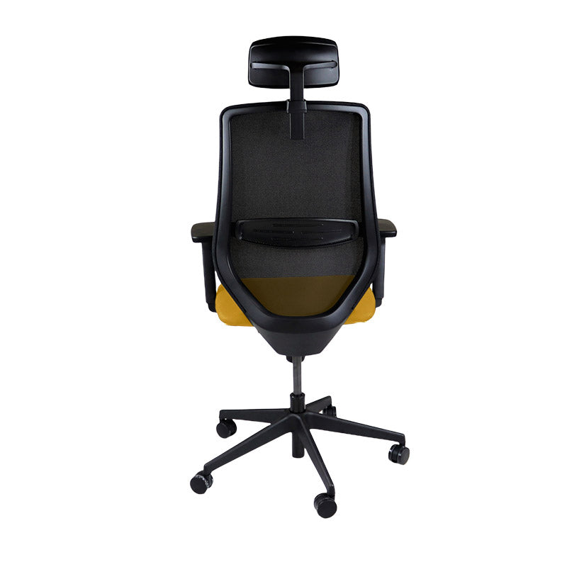 The Office Crowd: Silla operativa Scudo con asiento de tela amarilla y reposacabezas - Reacondicionada