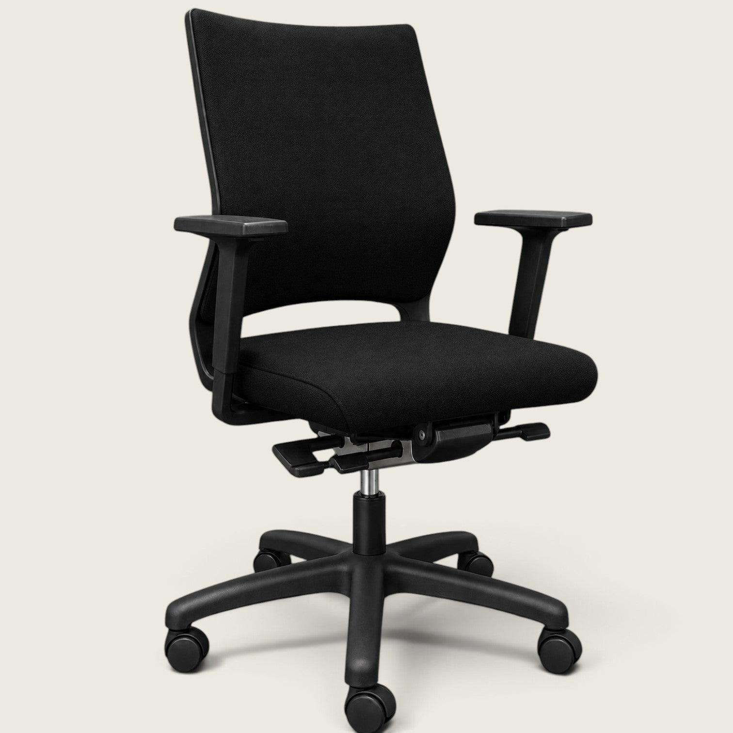<tc>Sedus</tc>: <tc>Quarterback</tc> Silla de oficina en tela negra con respaldo de tela negra, restaurada.