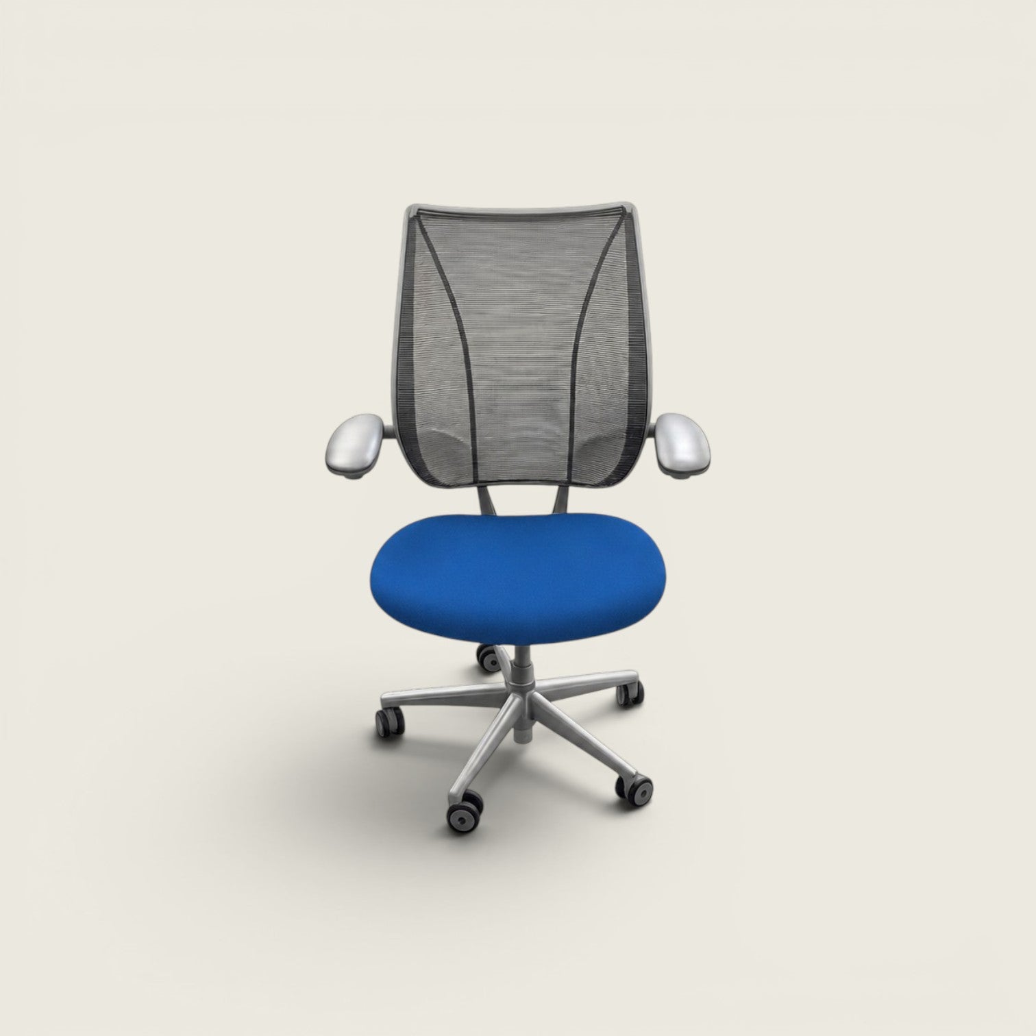 <tc>Humanscale</tc>: <tc>Liberty</tc> Silla de oficina en tela negra - Restaurada