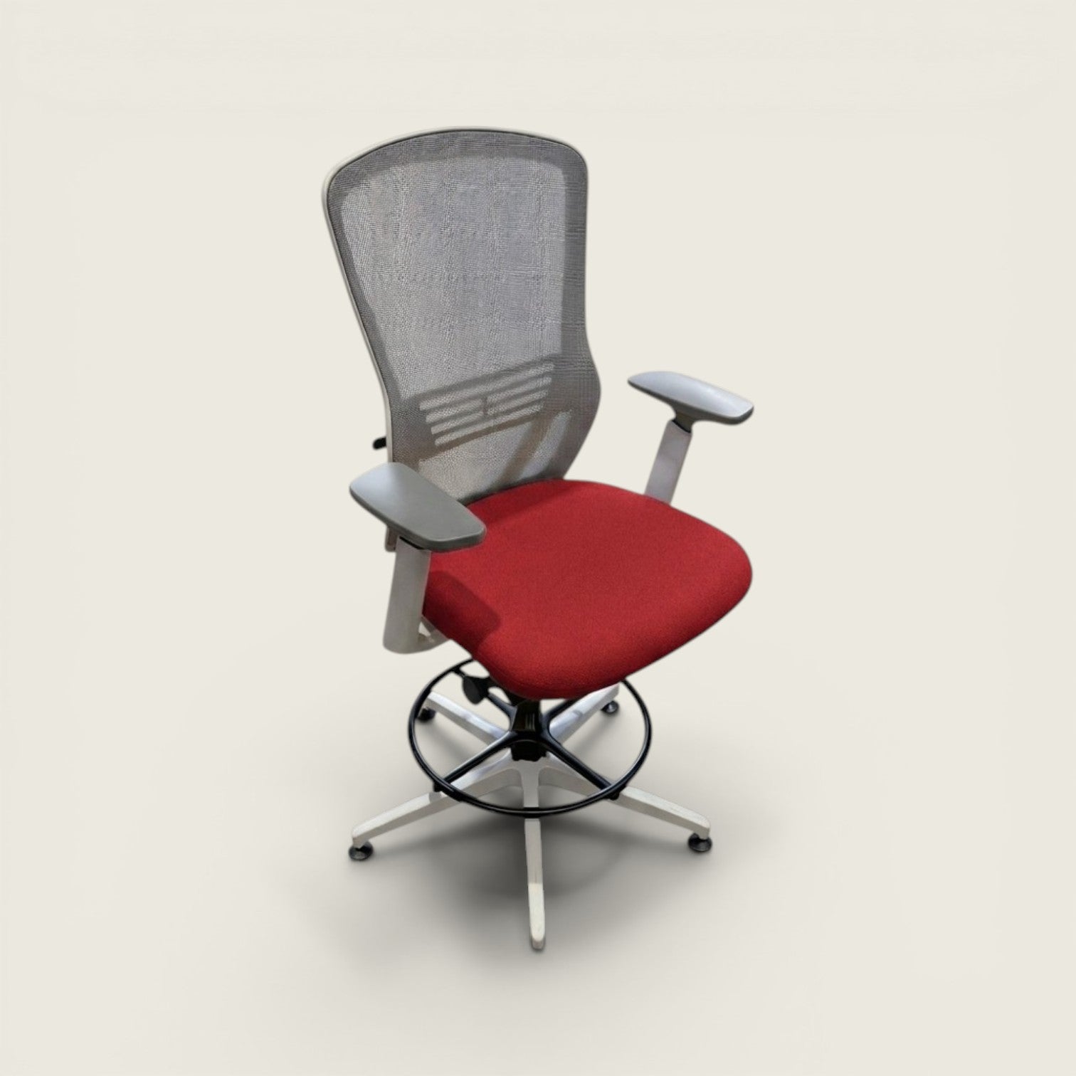<tc>Senator</tc>Silla de dibujo Ousby en color rojo - Restaurada