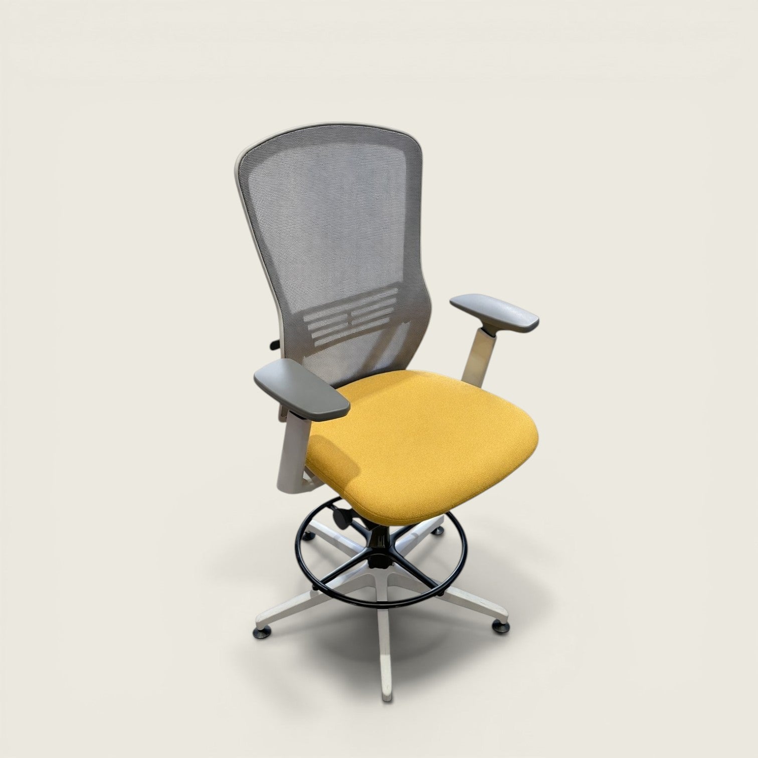 <tc>Senator</tc>Silla de dibujo Ousby en color amarillo - Restaurada