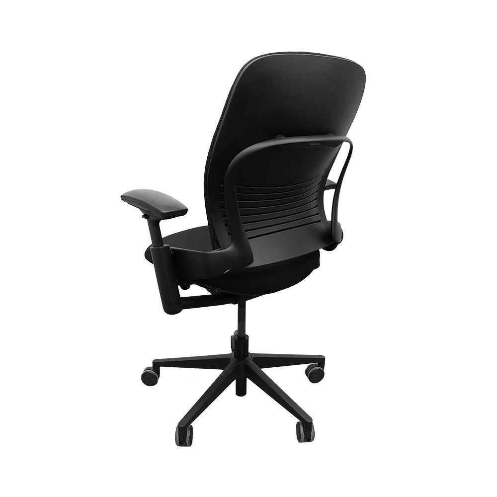 Steelcase: Silla de oficina Leap V2 con brazo ajustable en altura únicamente - Cuero negro - Reacondicionada