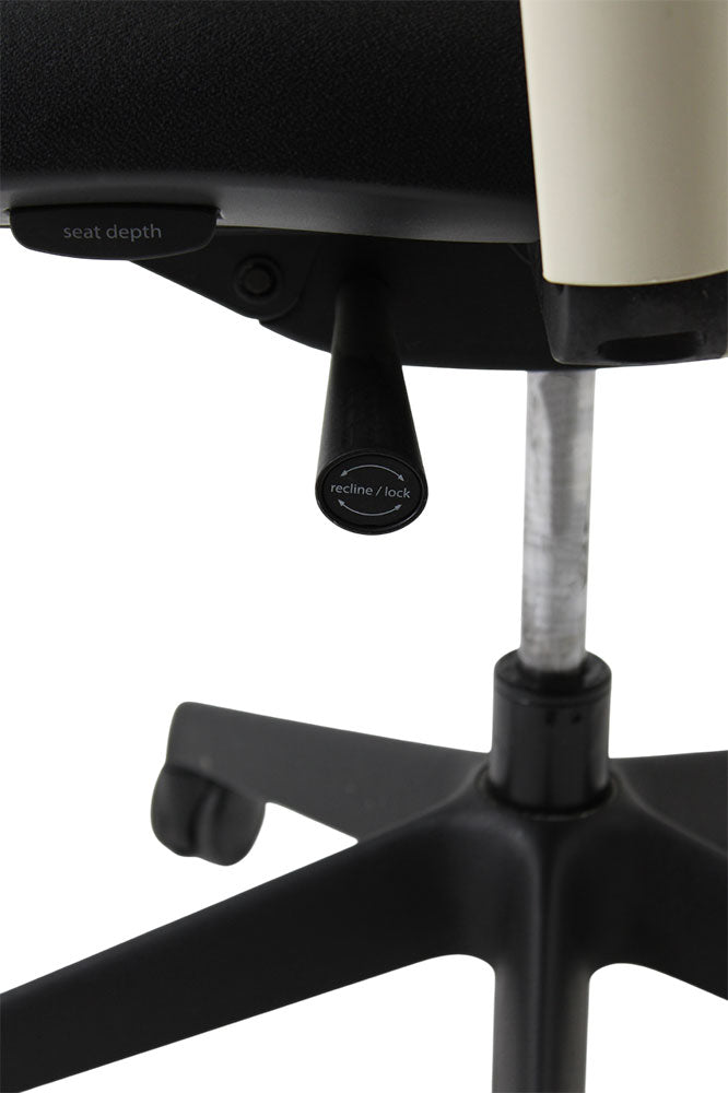 Orangebox: do - silla de tareas en tela negra/marco blanco - restaurado