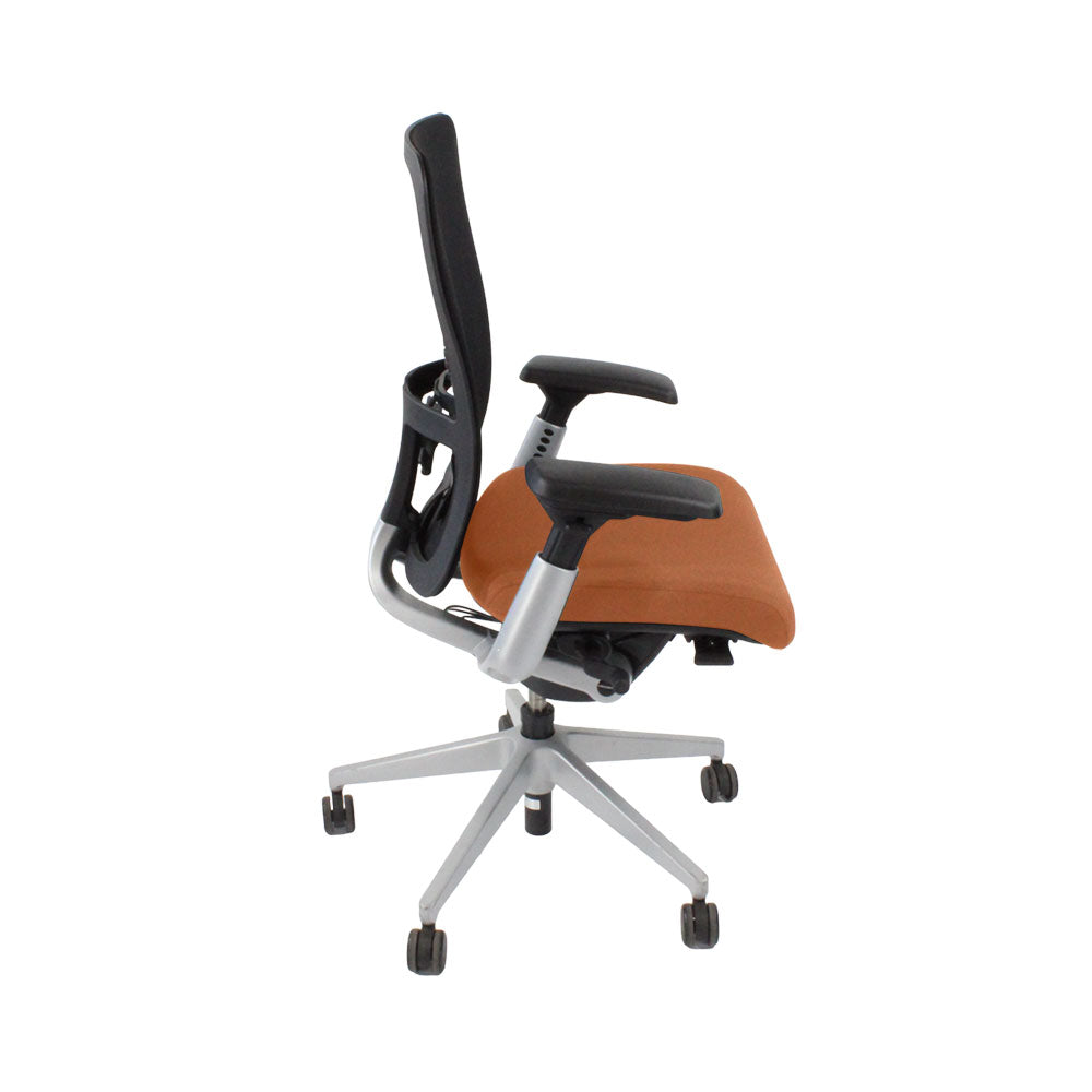 Haworth: Silla operativa Zody Comforto 89 en cuero color canela/estructura gris - Reacondicionada